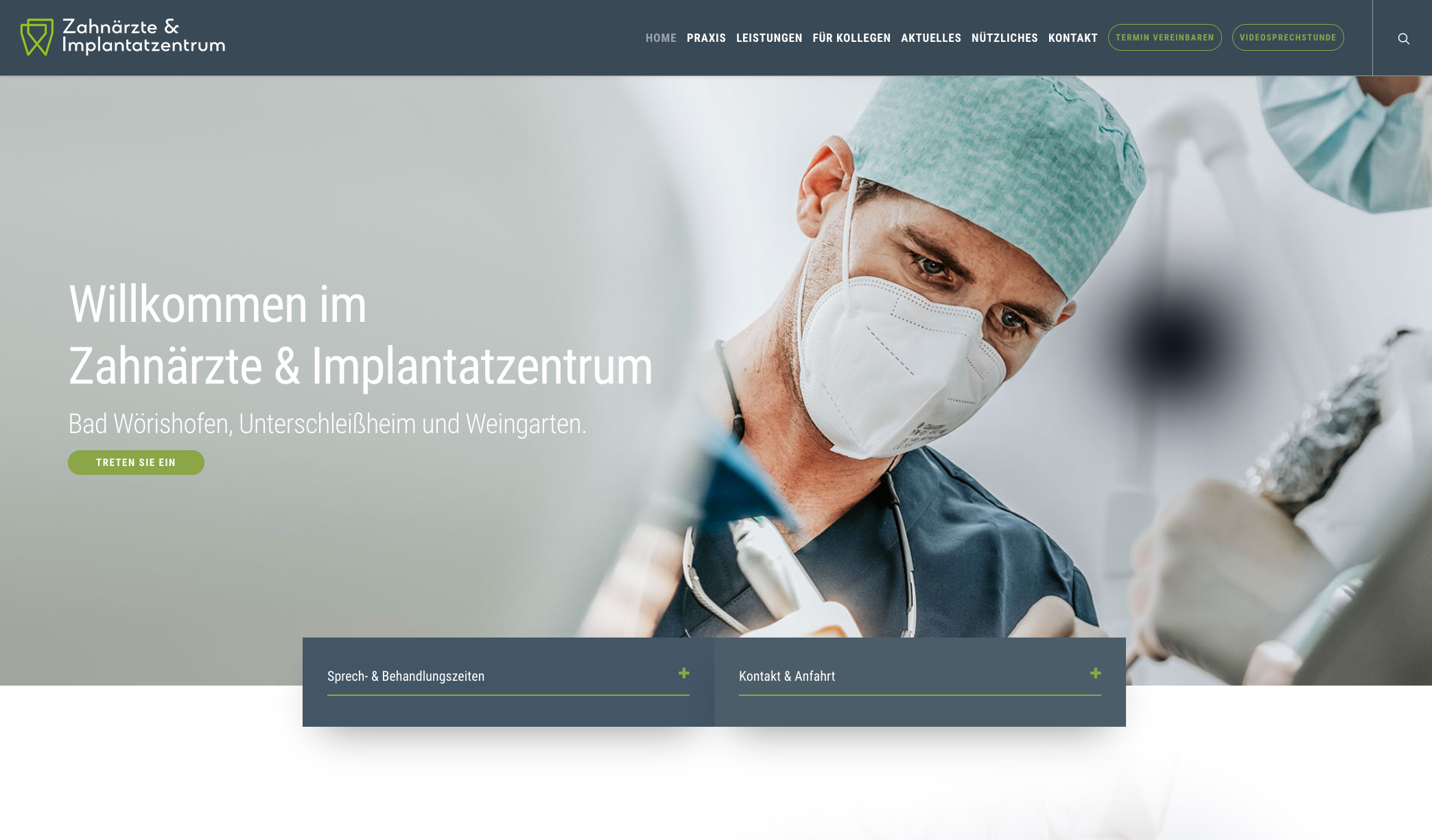 Behandelnder Zahnarzt beugt sich über Patienten, im anschnitt sieht man den stuhl und die lampe